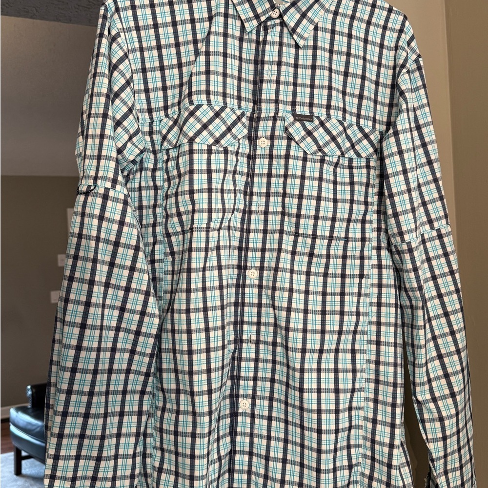 Columbia Silver Ridge Lit Blue and White Plaid Fishing Shirt